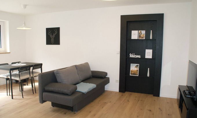 Weissensberg Apartment | Apartment 'La Rosa' Private Terrace and Wi-Fi