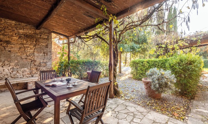 Serre di Rapolano Apartment | Apartment 'La Spiga' with Shared Pool, Shared Terrace and Wi-Fi