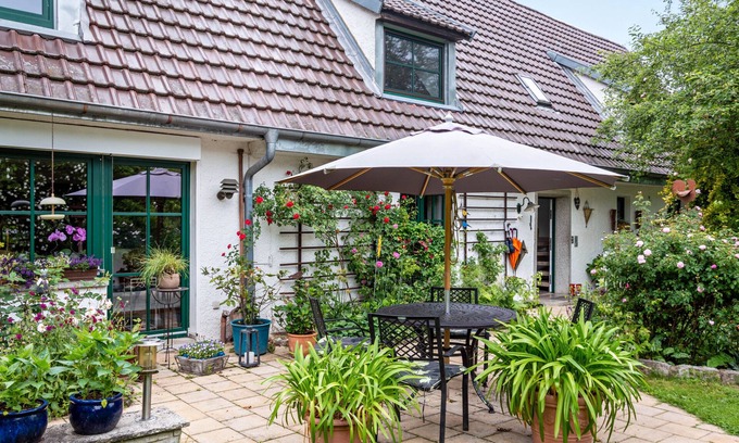 Neudrossenfeld Apartment | Apartment 'Landlust' with Shared Terrace, Shared Garden and Wi-Fi