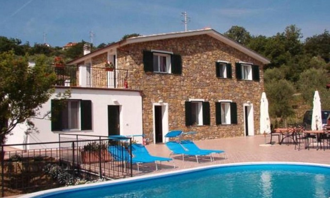 Torrazza Apartment | Apartment 'Le Mimose Bilo 4' with Pets Allowed and Mountain View