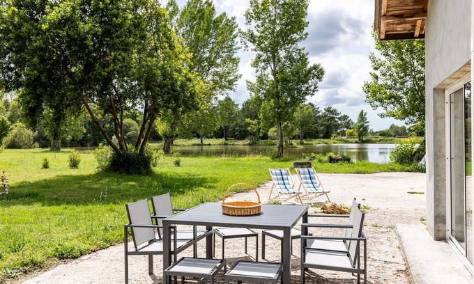 Queyrac Apartment | Apartment 'Le Panoramique Du Lac D'isachris' with Lake View
