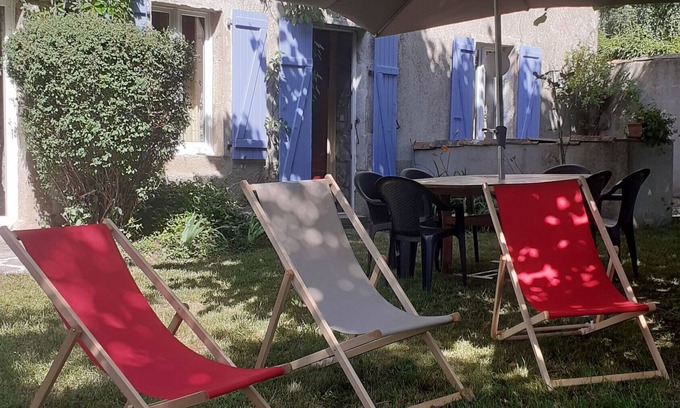 Lesperon Apartment | Apartment 'Le Tilleul' with Mountain View, Private Terrace and Private Garden