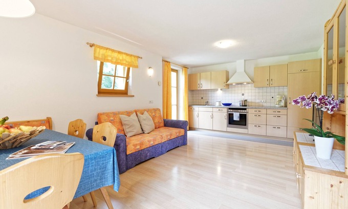 Racines Apartment | Apartment 'Leite' with Mountain View, Shared Garden and Wi-Fi