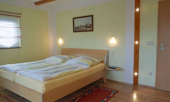 Pirna Bed & Breakfast | Apartment, living/bedroom - Pension Nr. 13