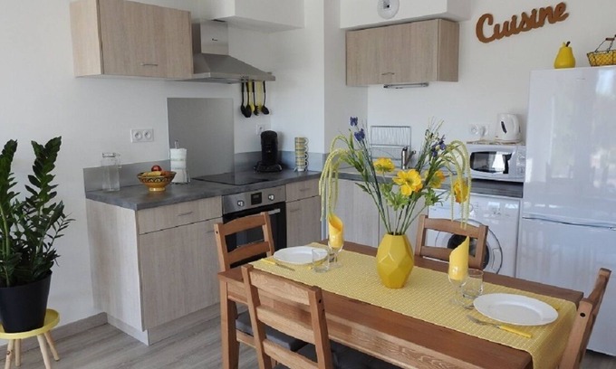 Jonzac Apartment | Apartment located on the 1st floor of a small residence with four