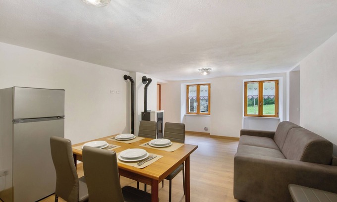 Issime Apartment | Apartment 'Luéisch Ketschu 1' with Mountain View, Shared Garden and Wi-Fi