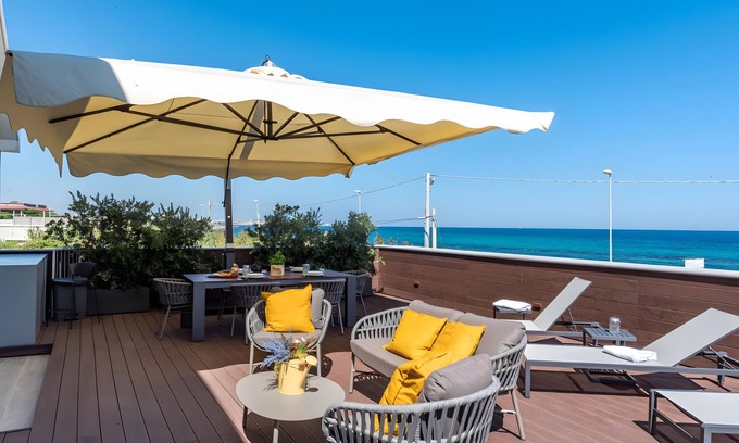 Municipio 1 Apartment | Apartment 'Luxury Terrazza' with Sea View, Wi-Fi and Air Conditioning