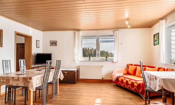 Aicha vorm Wald Apartment | Apartment 'Möblierte Wohnung Ferienwohnung' with Shared Terrace, Shared Garden and Wi-Fi