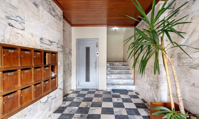 Barra Apartment | Apartment 'Manny's Place - By The Sea' with Balcony and Wi-Fi