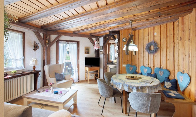 Blasiwald Apartment | Apartment 'Martinsklause' with Shared Garden, Balcony and Wi-Fi