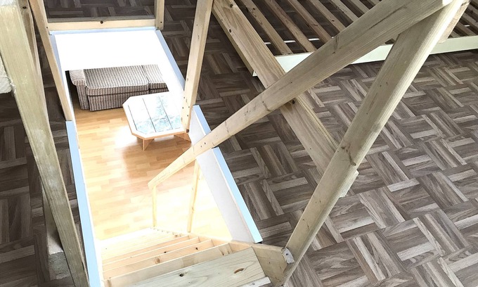 Meerane Apartment | Apartment 'Meeraner Parkresidenz Bergmann' with Wi-Fi and Air Conditioning