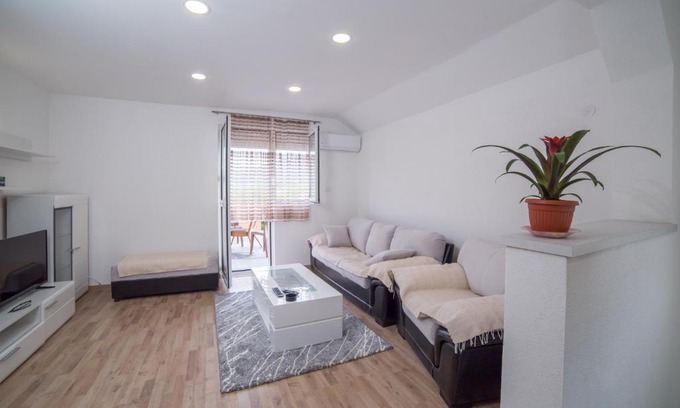 Virpazar Apartment | Apartment Milena