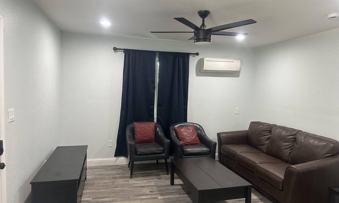 Southeastern Sacramento Apartment | Apartment Miraflores by UCD Med Center