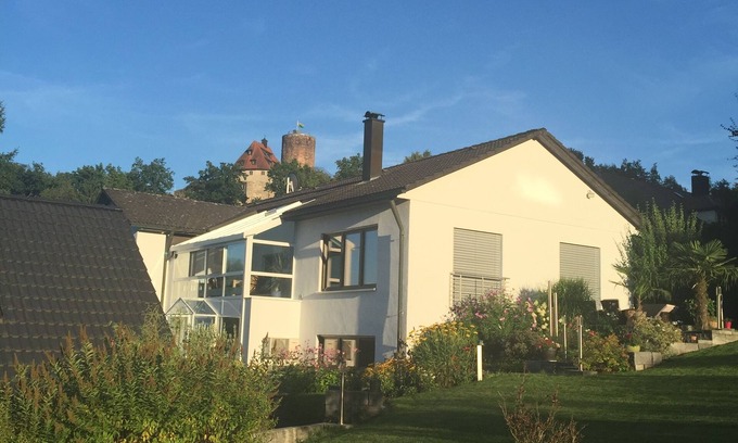 Burgthann Apartment | Apartment mit Burgblick im Grünen, Familie Held