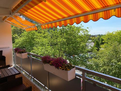 Sankt Augustin Apartment | Apartment mit Sonnenbalkon und NETFLIX im Zentrum