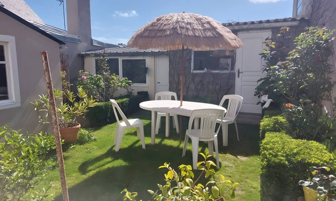 Morgat Apartment | Apartment 'Morgat Plage 1er Coté Rue' with Shared Garden and Wi-Fi