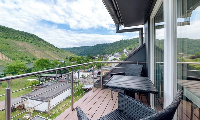 Briedel Apartment | Apartment 'Moselnest' with Lake View, Shared Garden and Wi-Fi