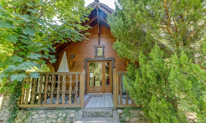 Vaulnaveys-le-Bas Apartment | Apartment 'Narcisse' with Mountain View, Wi-Fi and Air Conditioning