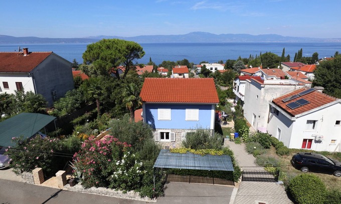 Njivice Apartment | Apartment Njivice for 2 persons, 3 star "Lilis" apartment