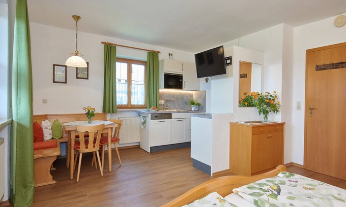 Hoslwang Apartment | Apartment Nussbaum, 32 sqm, 1st floor, combined living room/bedroom