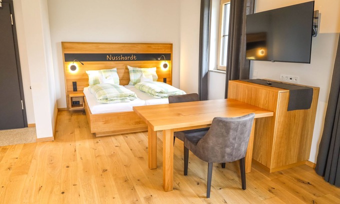 Muenchberg Apartment | Apartment-Nusshardt-Mobility bath-Balcony