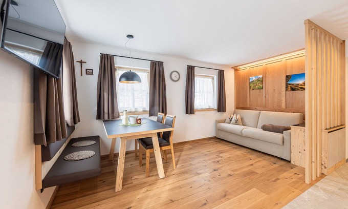 Prateria Apartment | Apartment 'Obermarhof Apt Almrose' with Mountain View, Shared Garden and Wi-Fi