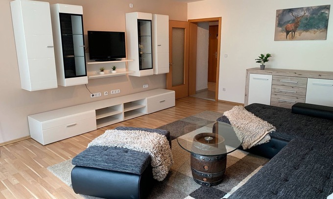 Maibrunn Apartment | Apartment 'Ödbach' with Shared Terrace, Private Garden and Wi-Fi