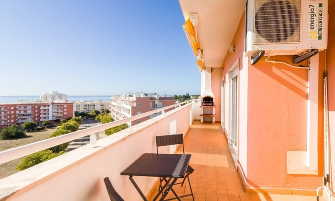 Armacao de Pera Apartment | Apartment on the outskirts of Armacao de Pera with sea view.