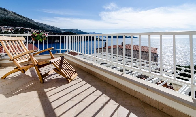 Gorica Apartment | Apartment Paco - Three-Bedroom Apartment with Balcony and Sea View