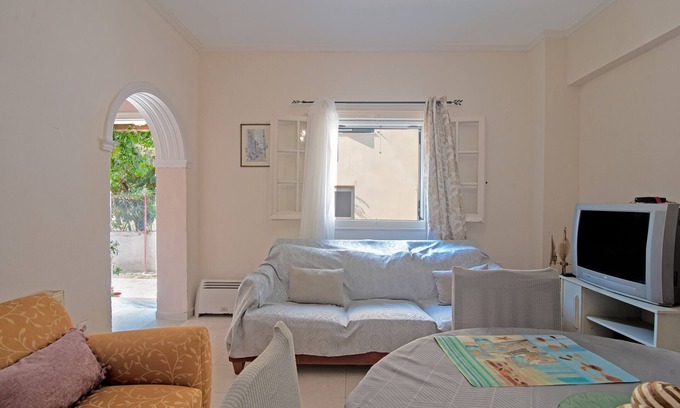 Kanoni Apartment | Apartment "Palaiopolis House" with Mountain View, Wi-Fi & Terrace