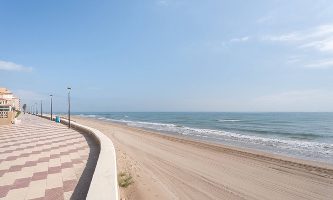 Mareny Barraquetes Apartment | Apartment 'Palmeretes 1°linea' with Sea View, Balcony and Wi-Fi