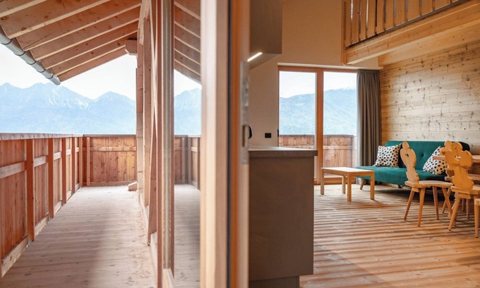 Perca Apartment | Apartment 'Peintnerhof Gasteig' with Mountain View, Shared Terrace and Wi-Fi