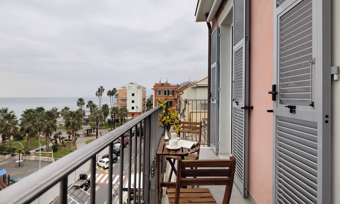 Loano Apartment | Apartment 'PUNTODIVISTA' with Sea View, Wi-Fi and Air Conditioning