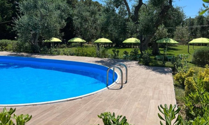 Montincello Apartment | Apartment 'Quadrupla - Villa Terra Nostra' with Shared Pool, Wi-Fi and Air Conditioning