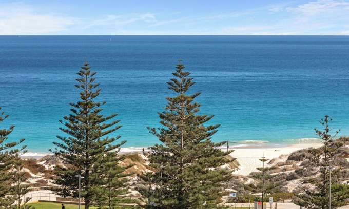 Scarborough Apartment | Apartment R311 - smart, stylish apartment in resort complex