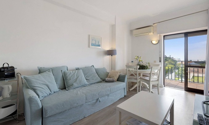 Estoril Apartment | Apartment 'Sea View Estoril' with Sea View, Wi-Fi and Air Conditioning
