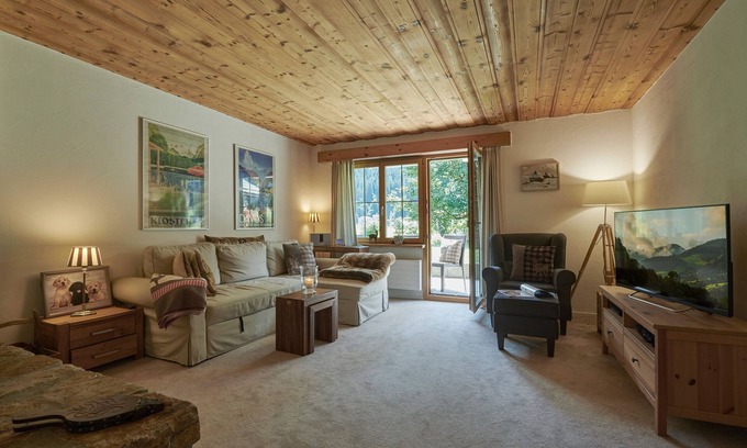 Klosters-Serneus Apartment | Apartment 'Serina A' with Private Terrace and Wi-Fi