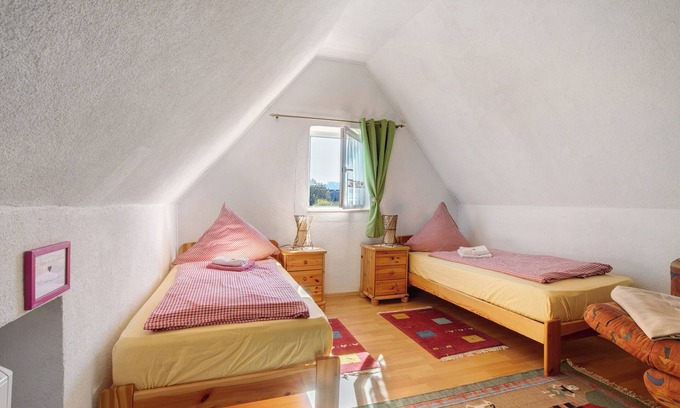 Grossheppach Apartment | Apartment 'Sila 3' with Shared Terrace and Wi-Fi