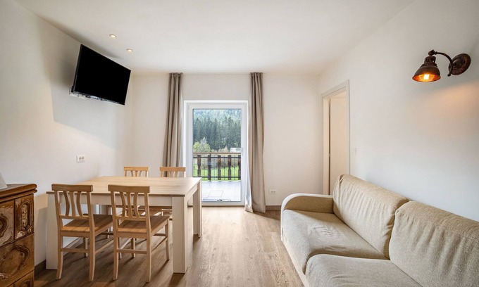 Pfalzen Apartment | Apartment 'Silbernagl Sonnig Mit Gartenblick' with Lake View, Shared Terrace and Wi-Fi