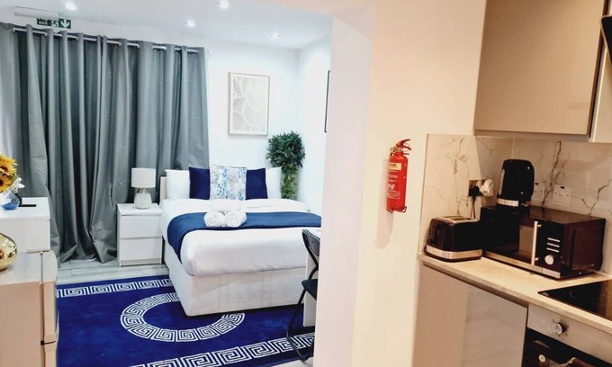 South Harrow Apartment | Apartment - Sleeps 2 & Free Parking