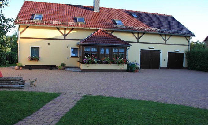 Warthe Apartment | Apartment 'Strey' with Private Garden and Wi-Fi