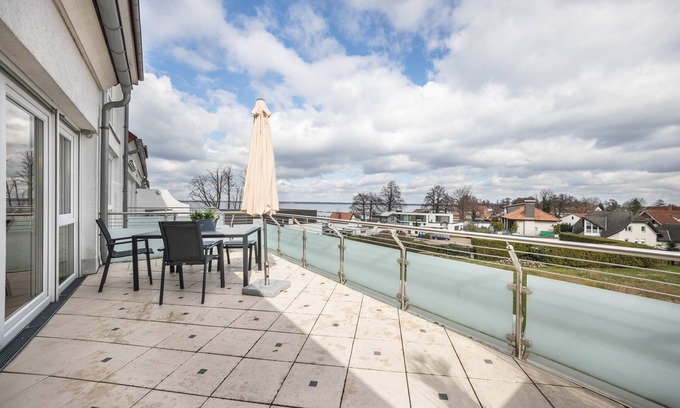 Region Hannover District Apartment | Apartment "Studio" with direct Lake View, Balcony & Wi-Fi