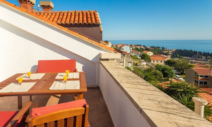 Gornji Kono Apartment | Apartment Sun & Sky - Two Bedroom Apartment with Balcony and Sea View