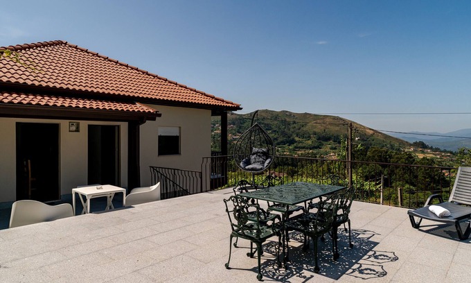 Ponte da Barca Apartment | Apartment 'Superior' with Mountain View, Shared Garden and Wi-Fi