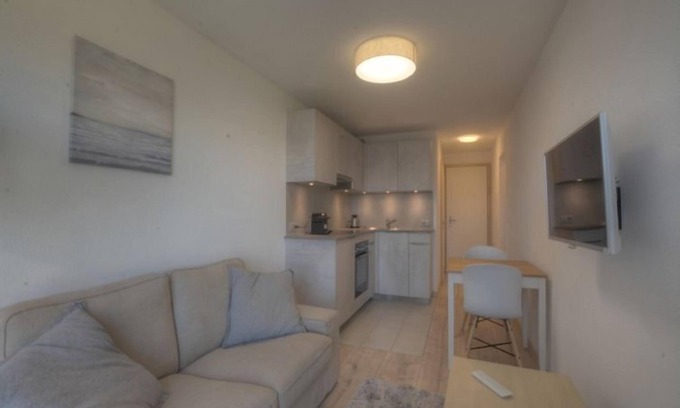 Monteiller Apartment | Apartment Topaze by Interhome
