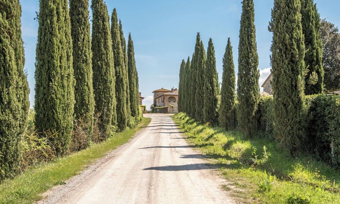 Ville di Corsano Apartment | Apartment Torre di Corsanello with Lake View, Garden & Wi-Fi