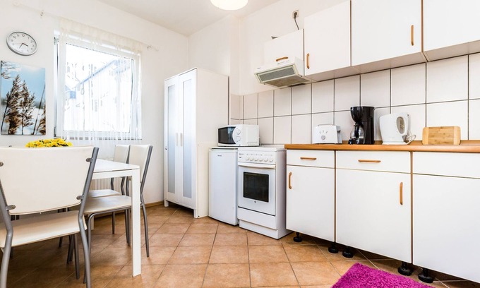 Troisdorf Apartment | Apartment Troisdorf Spich 2, 1 Wohn-/schlafzimmer, Max. 3 Personen