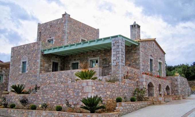 Omales Villa | Apartment 'Villa Dimitra - Mani' with Sea View, Wi-Fi and Air Conditioning