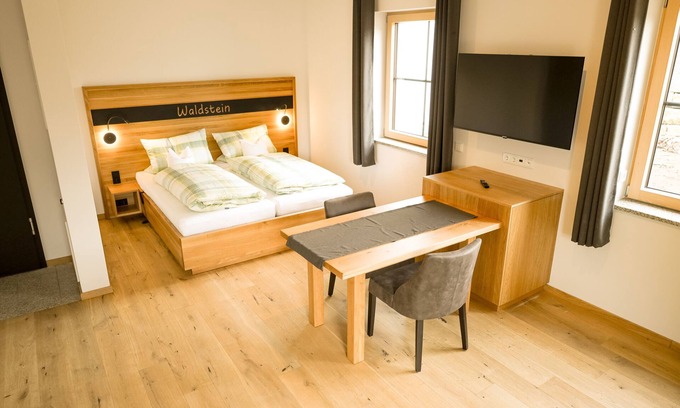 Muenchberg Apartment | Apartment-Waldstein-Mobility bath-Terrace