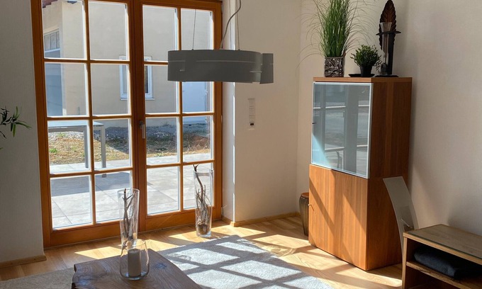 Holzheim a. Forst Apartment | Apartment 'Wein' with Private Terrace, Shared Garden and Wi-Fi